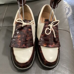 Stuart Weitzman Women's Ivory Tortoise Kiltie Oxford Spikes Golf Shoes size 6 B